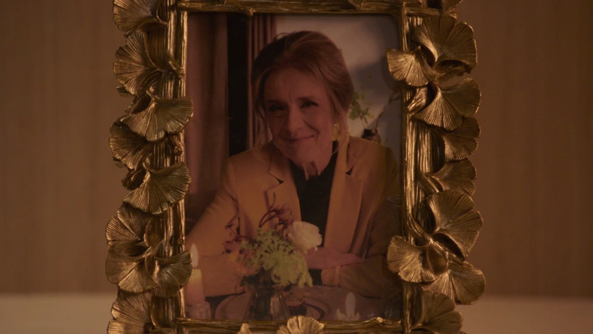 Laura blijft bij Henk op de mantel staan.